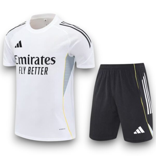 Conjunto Real Madrid 2025-2026 –  Local Entrenamiento