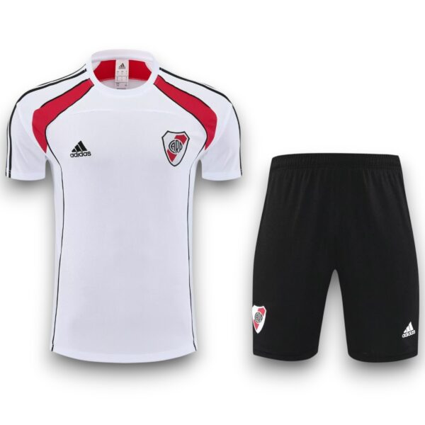 Conjunto River Plate Visitante 2025-2026 – Entrenamiento