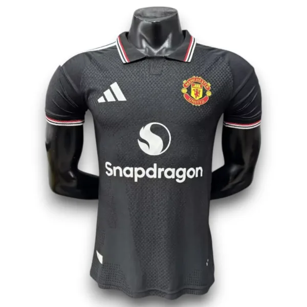 Camiseta Manchester United 2026-2027 Black Edition – Version Pro Player